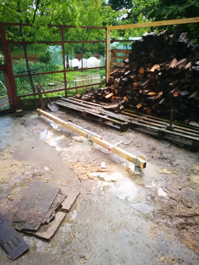 Nosná konstrukce zastřešení v&nbsp;průběhu stavby